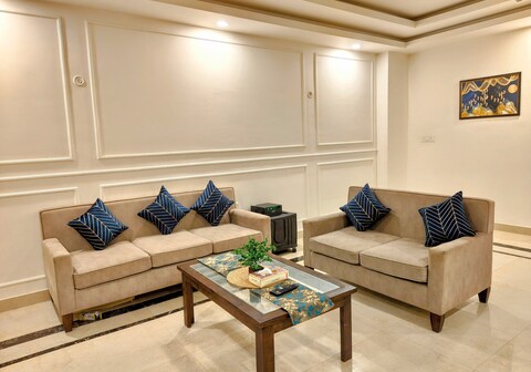 Luxury 2 BHK with Mountain view Near Ganges