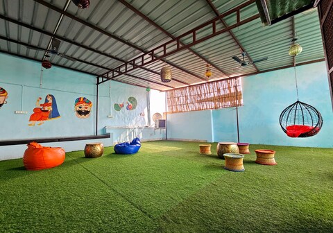 Sant Kripa Backpacker 400 mtr from railway station