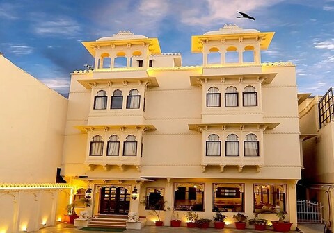 Hotel Boheda Palace - 1 KM away from Lake Pichola