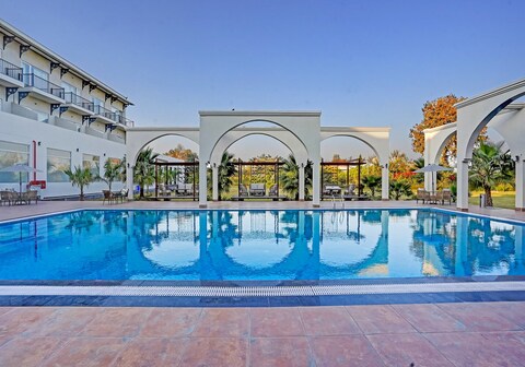 Sunday Resort & Spa by CheckIn Manesar Gurugram