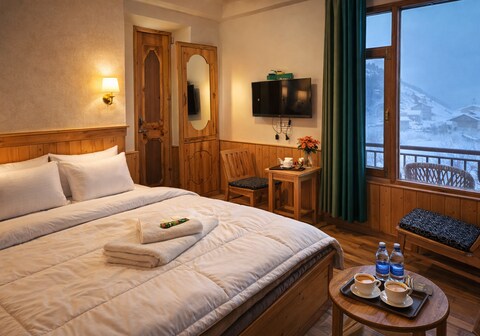 UM Hotels and Restaurant