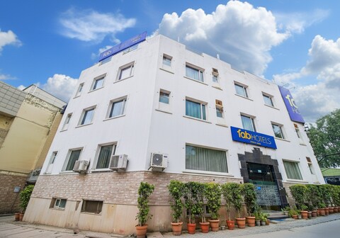 FabHotel Marble Arch Karol Bagh