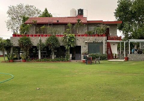 4 BHK private farm house in Gurgaon