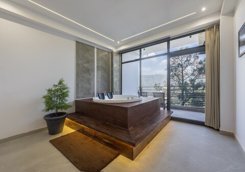 Kasauli Skyline I 2 BHK With Jacuzzi