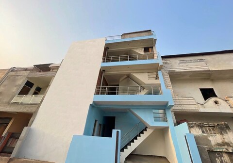 Hotel O YADAV PALACE