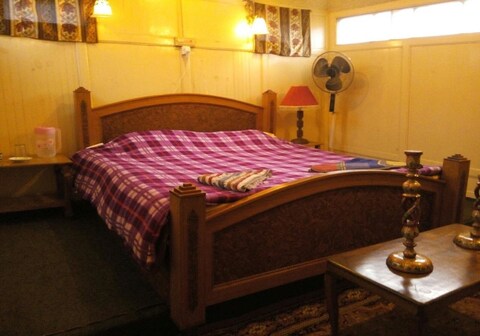 Baktoo Shangrila Housboat