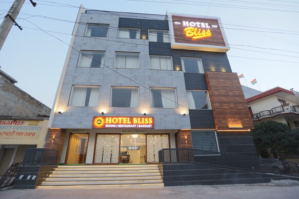 Hotel Bliss ON CHANDIGARH MOHALI MANALI AMRITSAR HIGHWAY