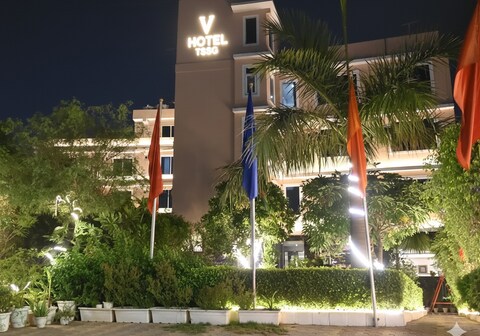 V Hotel TSSG@ IGI Airport