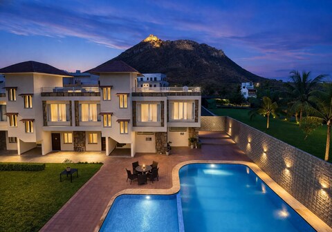 Devi Palace - Monsoon Palace View Resort