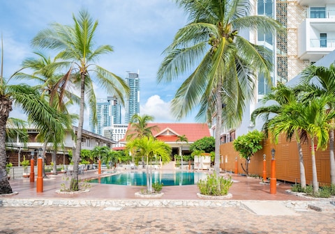 Twin Palms Beachfront Resort Pattaya