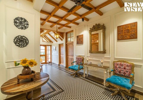 StayVista at The Oakridge W/ Jacuzzi