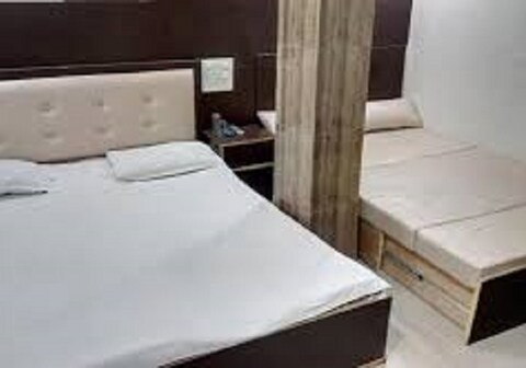 Hotel Neelam Lodge