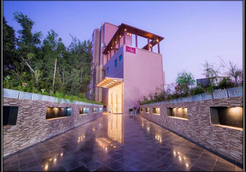 Regenta Central Grand Exotica, Pune