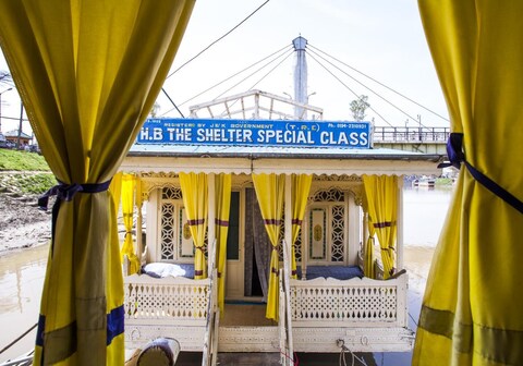 Shelter Group Of Houseboats