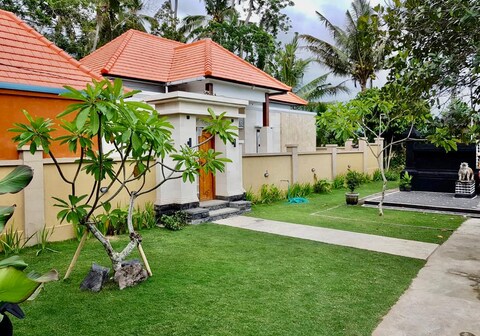Belvilla Serene Picturesque Near Monkey ForestNearPura Tirta Tawar