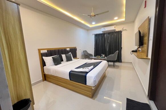 Hotel Vamshi Elite