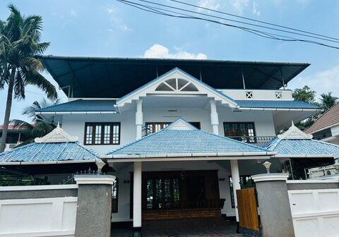 Isha Serviced Villa near Lakeshore Hospital