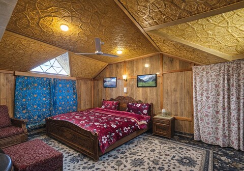 Houseboat Young Life