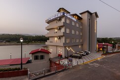 Jay Clarks Exotica with Private Lake Access, Nahan Jay Clarks Exotica with Private Lake Access, Nahan