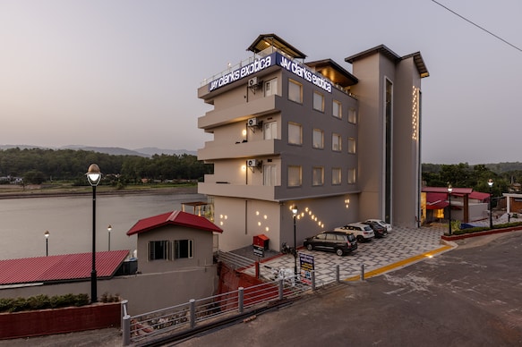 Jay Clarks Exotica with Private Lake Access