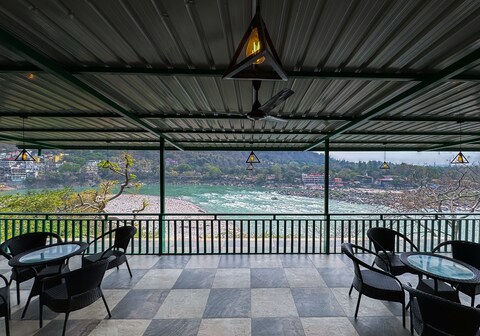 The Leisure Cave On the Ganges
