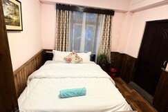 Cozy wooden room with attached washroom, Darjeeling Cozy wooden room with attached washroom, Darjeeling