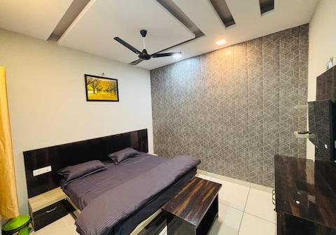 Hotel Royal Niwas And Resturant