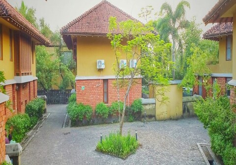 Luxury Aqua Villa at Raichak Raj Villa H5B3