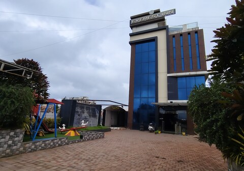 Everest Inn Chakan