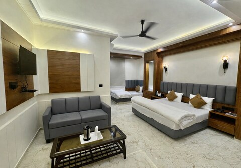 Hotel Perfect, Karol Bagh Metro