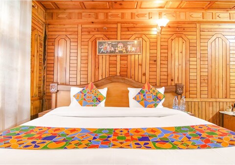 Hotel Arsh International near Kainchi Dham