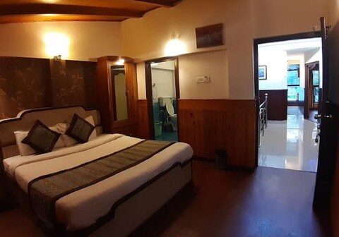 Vansh Regency (1 min walk from Lake & Mall Road)