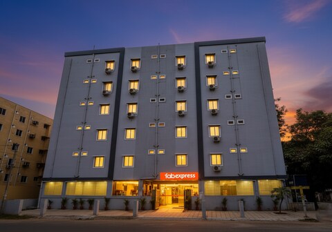 FabHotel Broholic Suites- U.S. Consulate