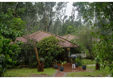 Chetty's Mane by Raho: Estate-View Heritage Stay