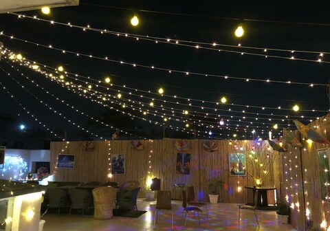 Terrace venue with 4 rooms.