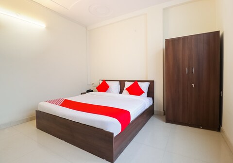 Hotel O Rohini Sector 18 Metro Station Formerly Mohit Plaza