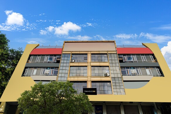 Super Townhouse Oak PTC Indore Junction