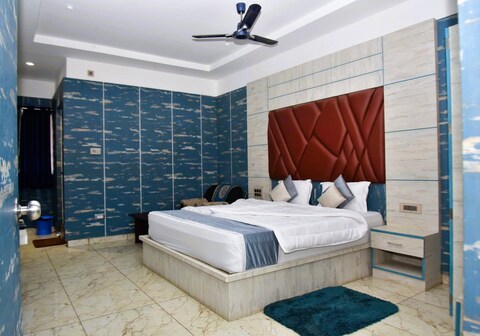 The Palace Suites Hotel