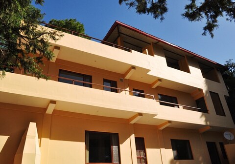 Treehouse Chaukhamba Estate