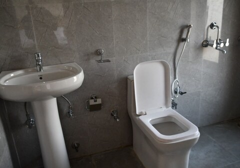 Hotel O POP HOME A Skayil Guest House