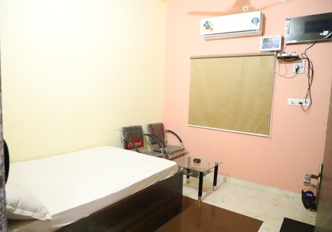 Hotel Rajmahal (70 kms from Sawai Madhopur)