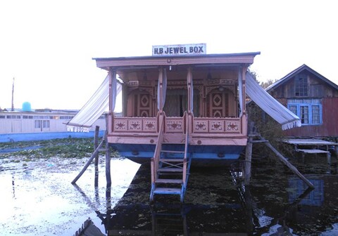 Jeuuel Houseboat