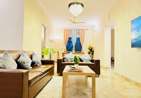 Evara Kondapur Escape: Lux 3BR Fully Equipped Apt