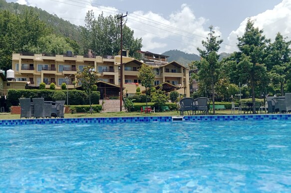 Foxoso Misty Oaks Resort Near Kainchi Dham 8 Kms.
