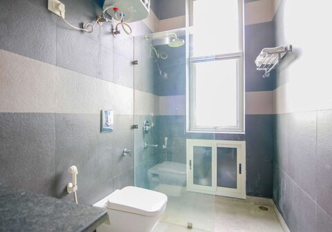 Luxurious 3 bedroom in Noida City Centre