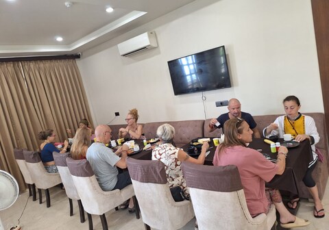 Hotel The Taj Vista Agra ..walking distance to Tajmahal..