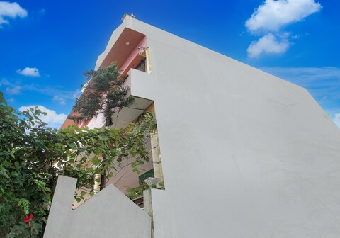 SPOT ON Royal Residency