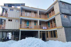 Snow and Sunshine, Manali Snow and Sunshine, Manali