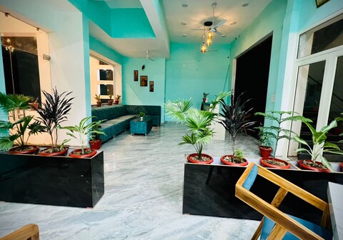 Pushpak Inn | The luxurious Stay