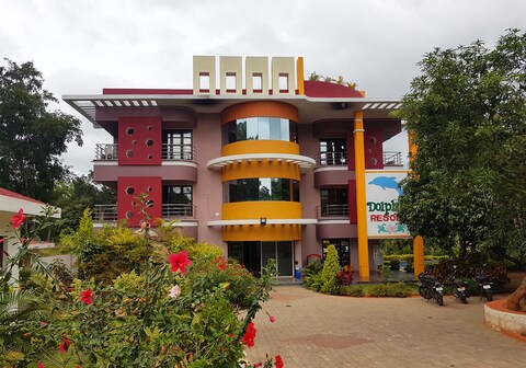 DOLPHIN RESORT & GUEST HOUSE